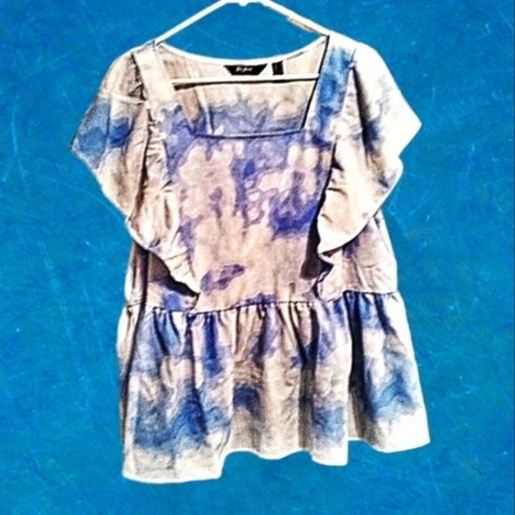 𝅺Du Jour Large Blue And White Tie Dye Ruffled Neckline Swing Hem Blouse NWOT - Picture 2 of 6